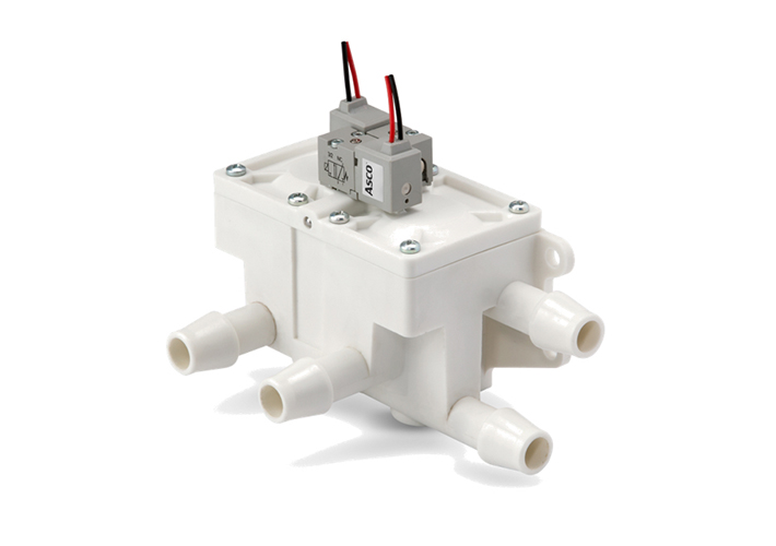 foto Emerson presenta la primera solución de manifold integrado en la industria sanitaria para dispositivos de terapia respiratoria.